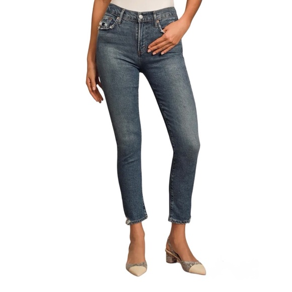 AGOLDE Toni Mid Rise Jean in Medium Wash with Light Distressing - Picture 1 of 13
